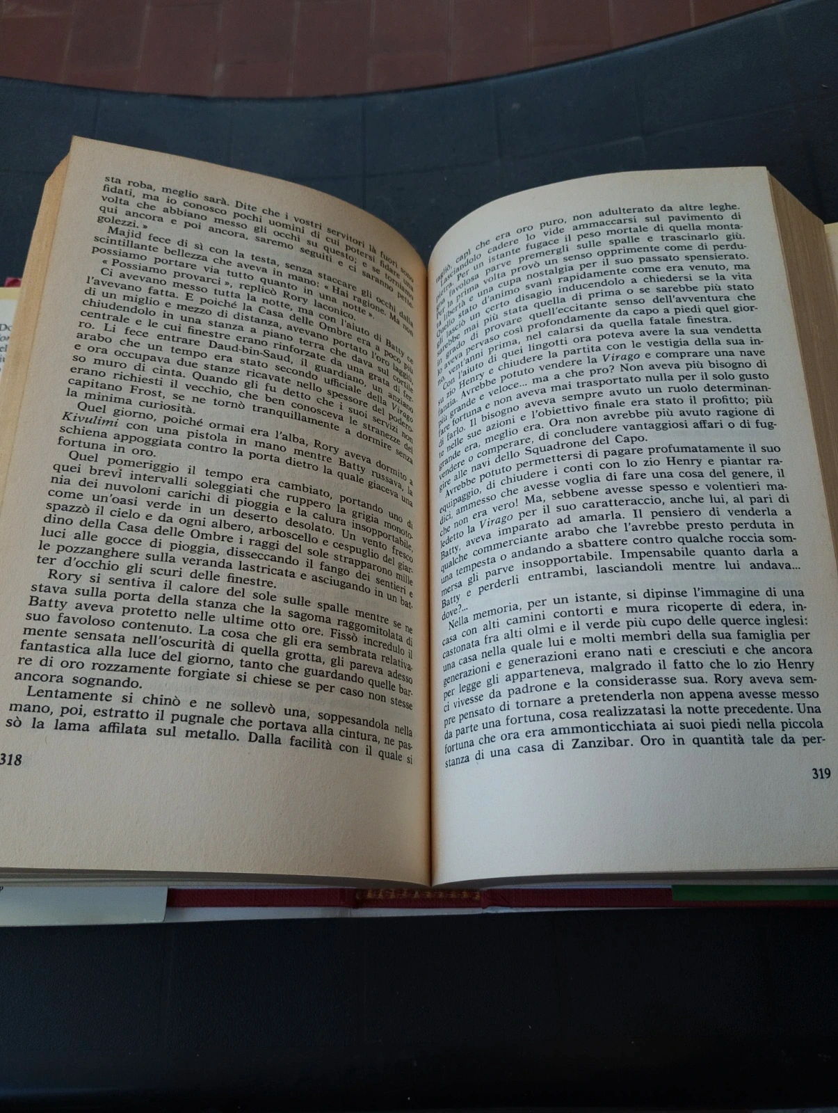 Vento dell'Est - M.M. Kaye | Copertina Rigida con Sovraccoperta (1983)