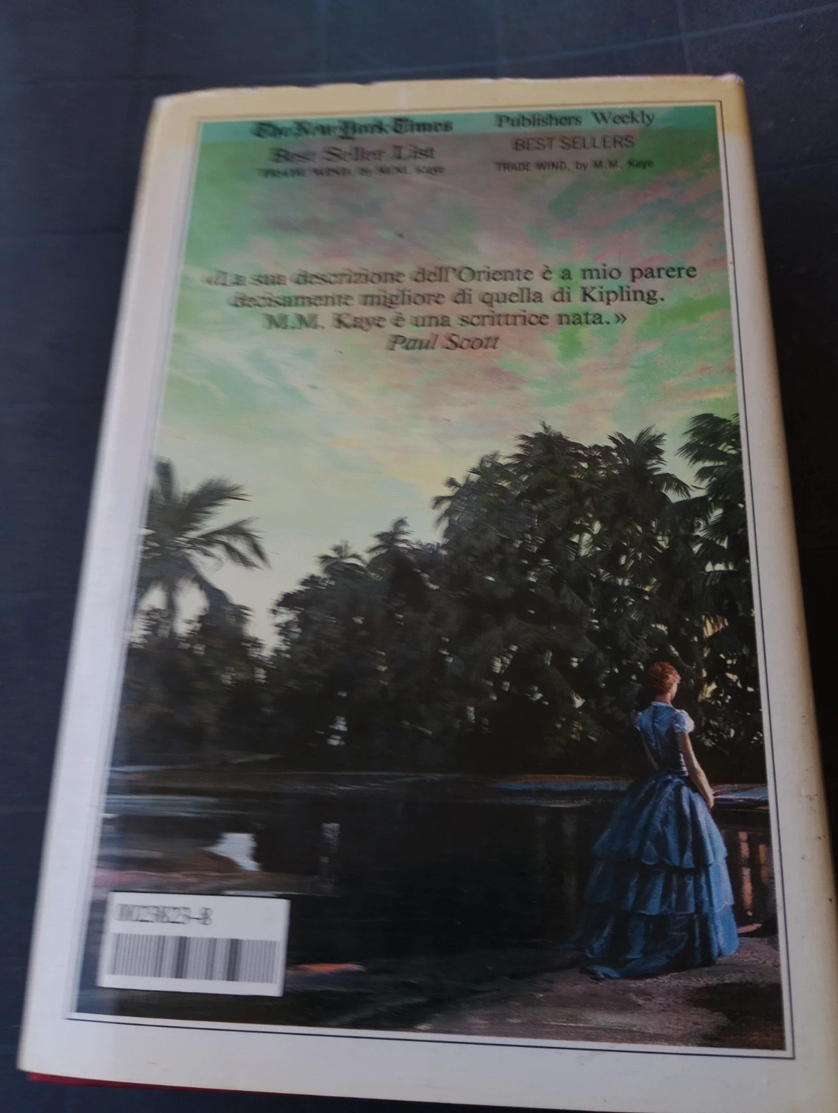 Vento dell'Est - M.M. Kaye | Copertina Rigida con Sovraccoperta (1983)
