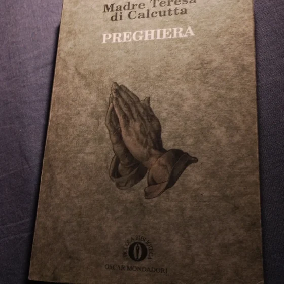 preghiera madre teresa di calcutta oscar mondadori piccola biblioteca libro spiritualita
