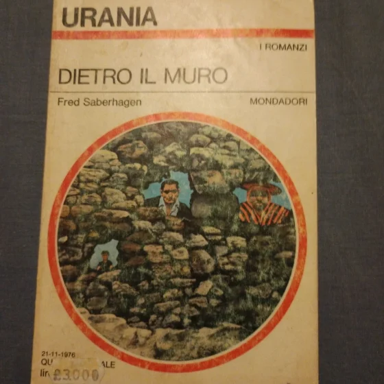Urania n. 710 - Dietro il Muro – Fred Saberhagen (1976)