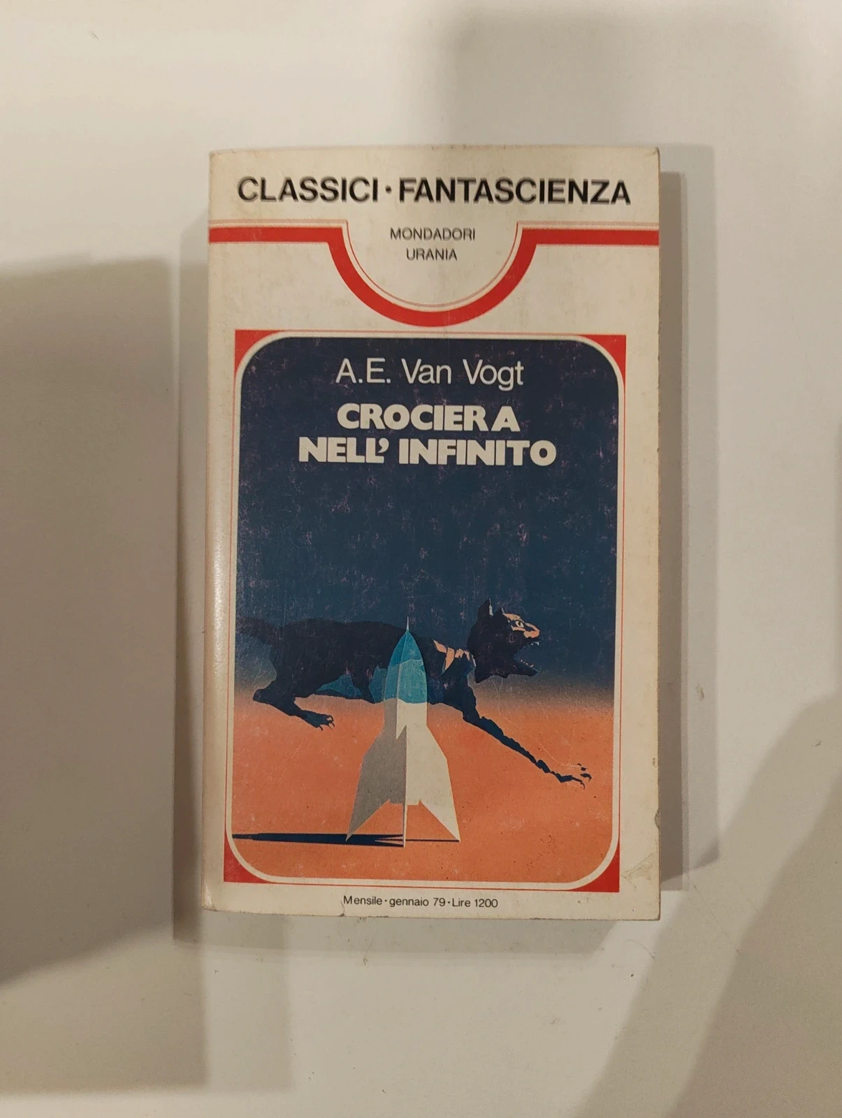 Urania Classici 22 Crociera nell'infinito A.E. Van Vogt 1979