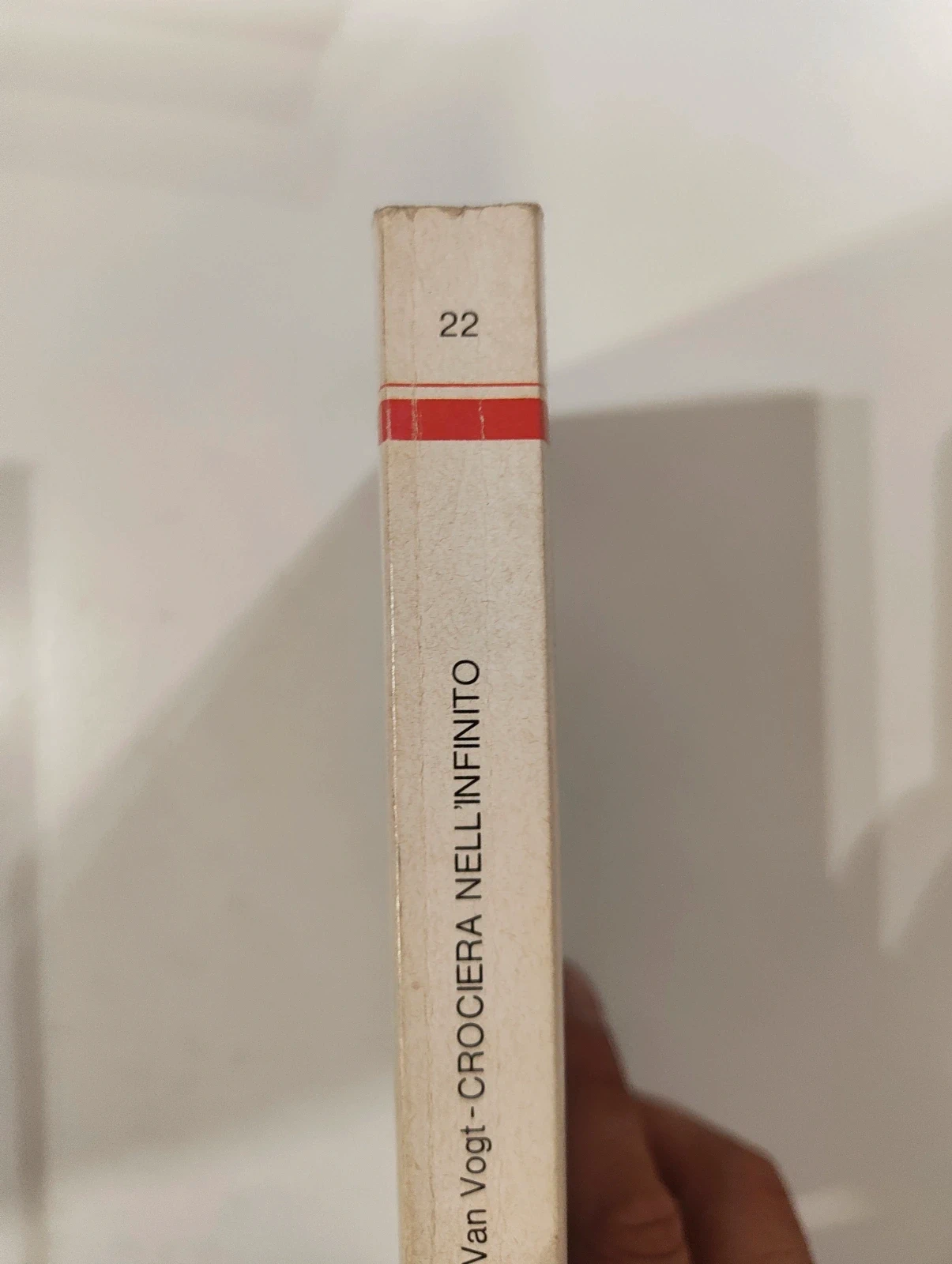 Urania Classici 22 Crociera nell'infinito A.E. Van Vogt 1979